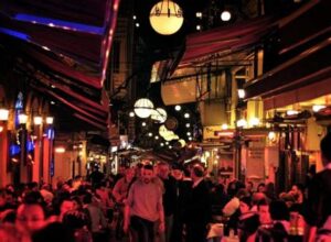 Barcelona Gece Hayatı: En İyi Kulüpler ve Barlar