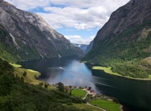 Norveç Fiyortları ve Doğa Harikaları Keşif Rehberi