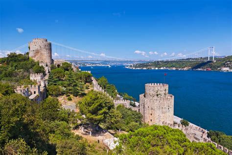 Rumeli Hisarı Gezi Rehberi: Boğaz Manzaralı Piknik Alanları ve Tarihi Yerler